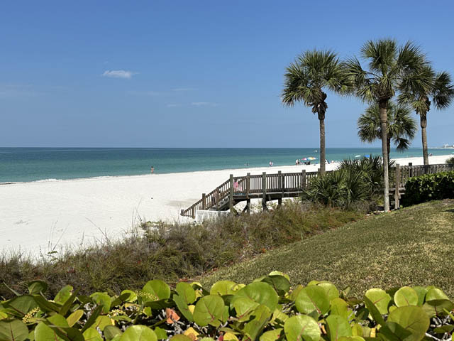 LElegance Lido Beach - beach access