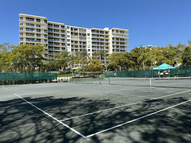 LElegance Lido Beach - tennis courts